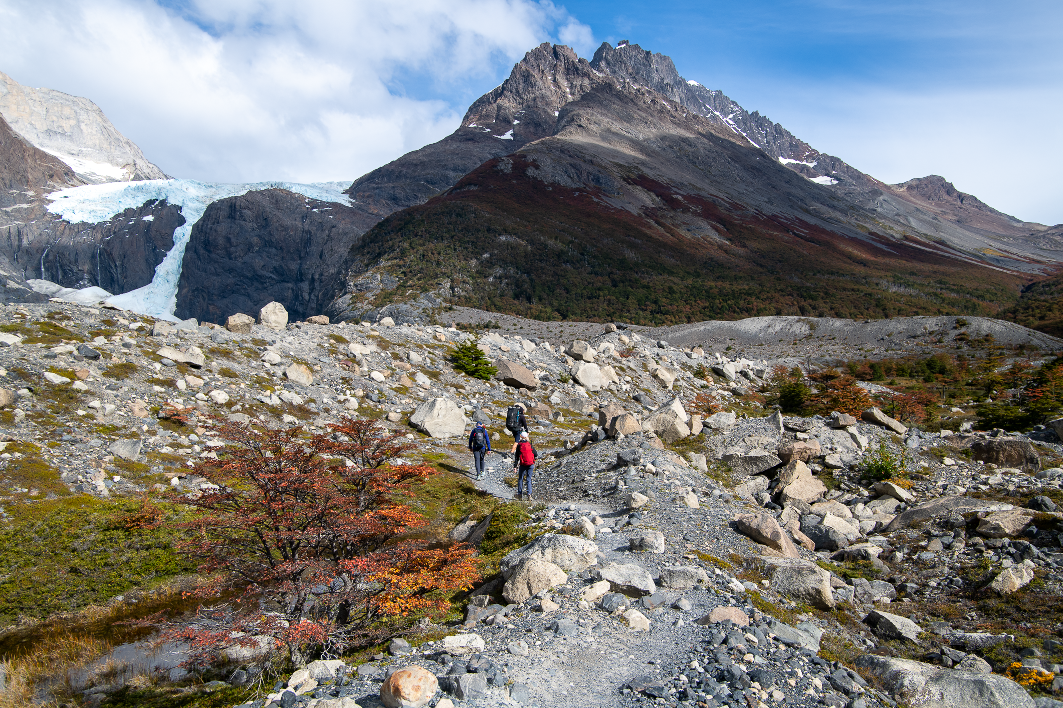 Cascada 9-day Circuit - Day 3: Dickson to Perros. Glacier Perros to the left