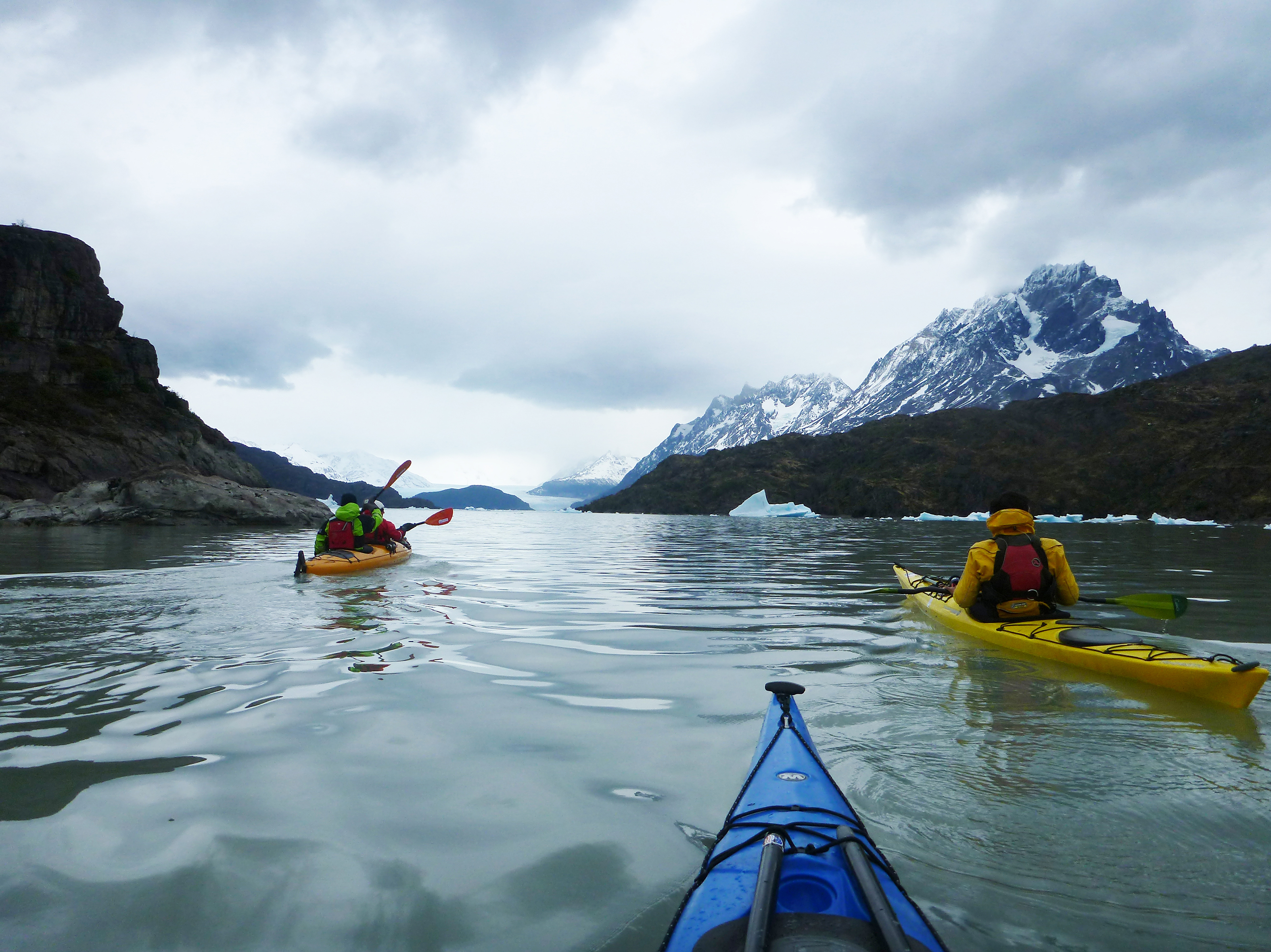 Kayak grey lake icebergs zone
