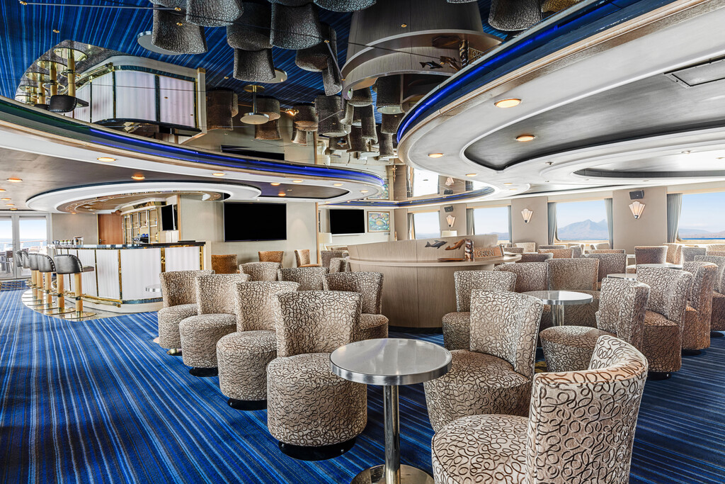 Lounge and Bar, National Geographic Orion
