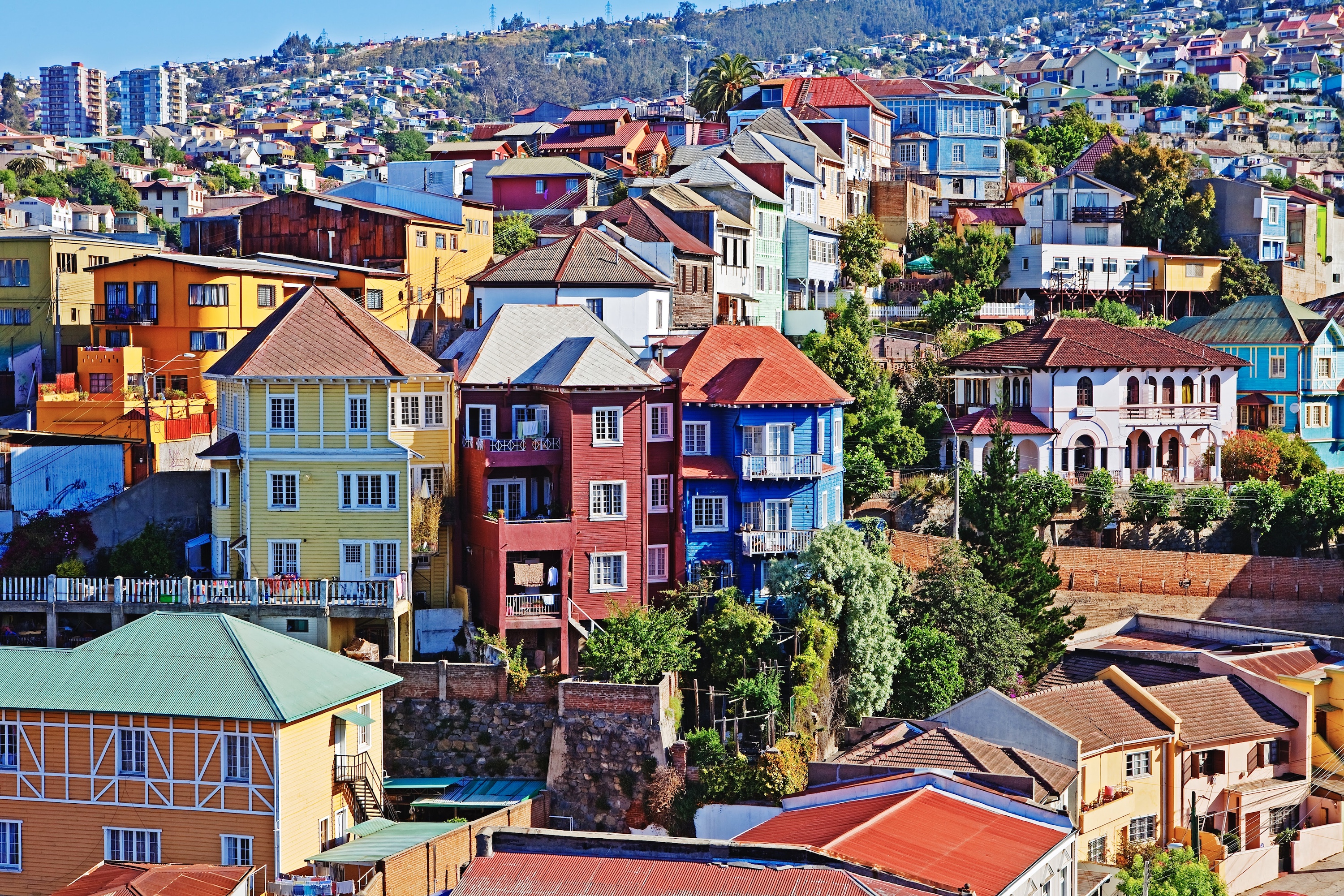See the colourful houses in Valparaiso