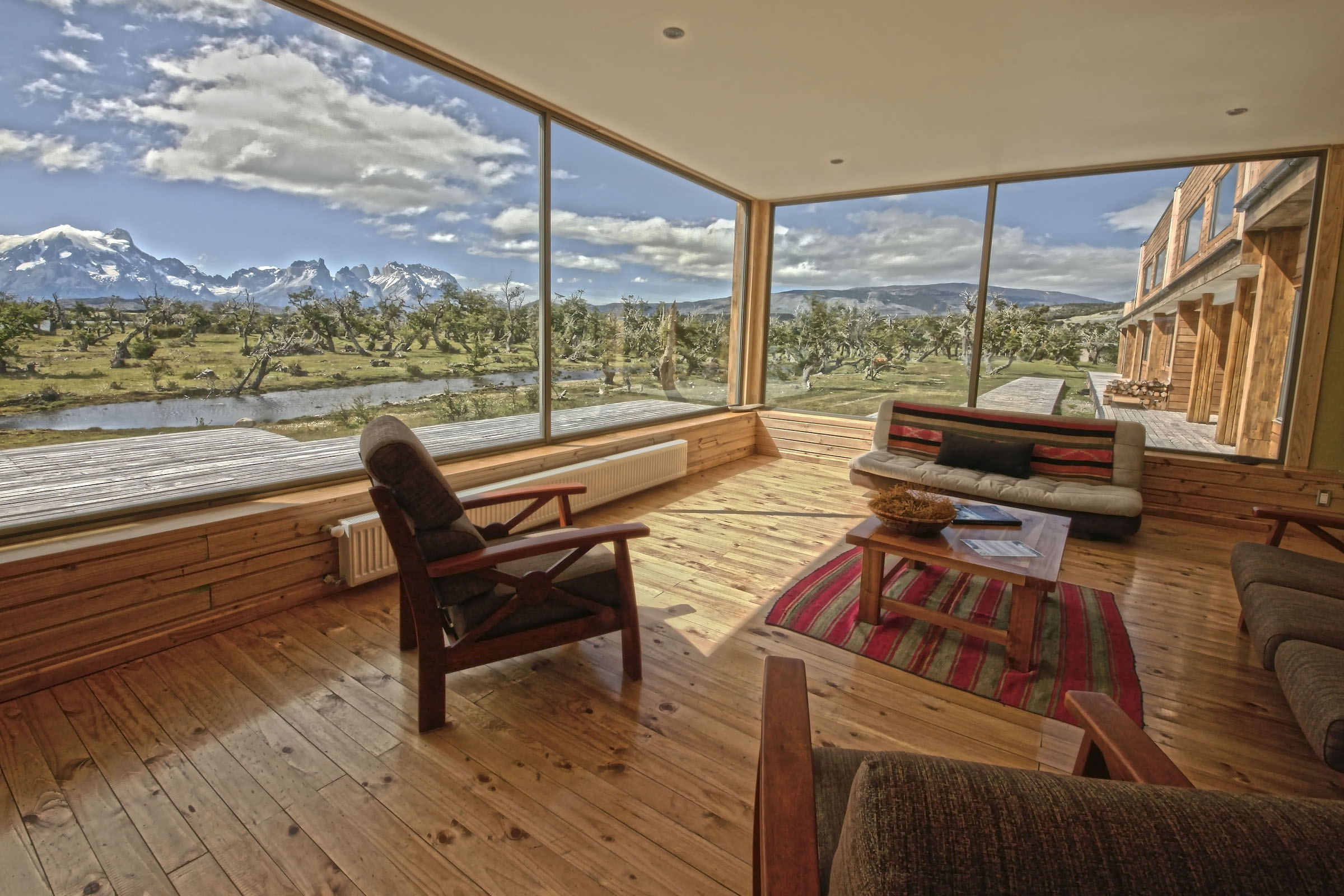 Lounge with mountain view at Pampa Lodge at Serrano village, Torres del Paine