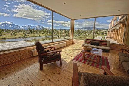Lounge with mountain view at Pampa Lodge at Serrano village, Torres del Paine