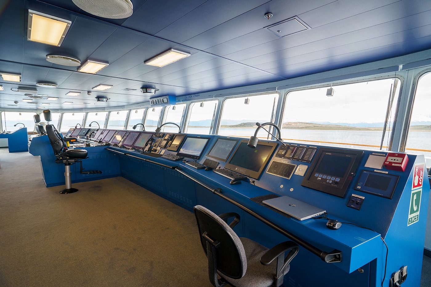 Quark - Ultramarine - Bridge