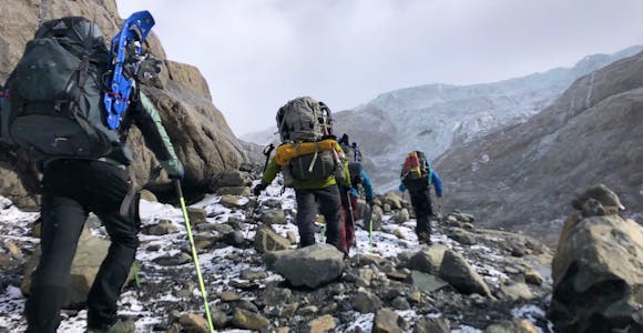 Hikers climbing to the Marconi Pass in Los Glaciares