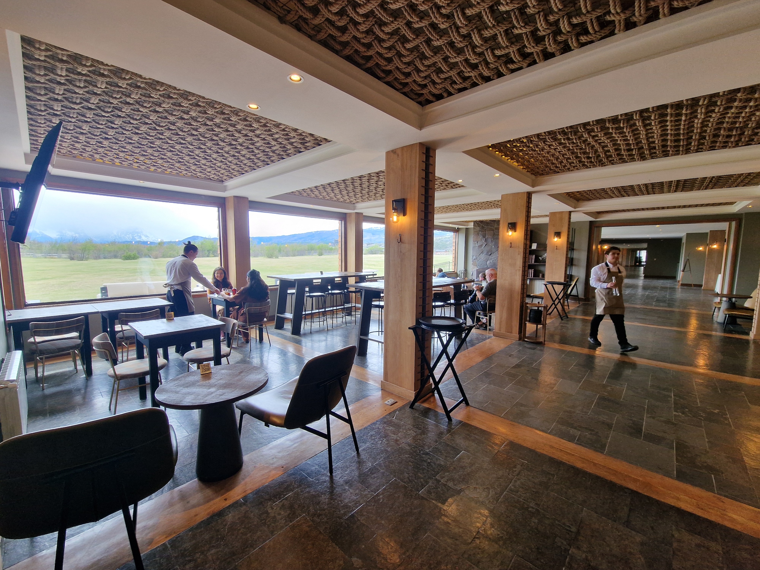 Hotel Rio Serrano - bar area