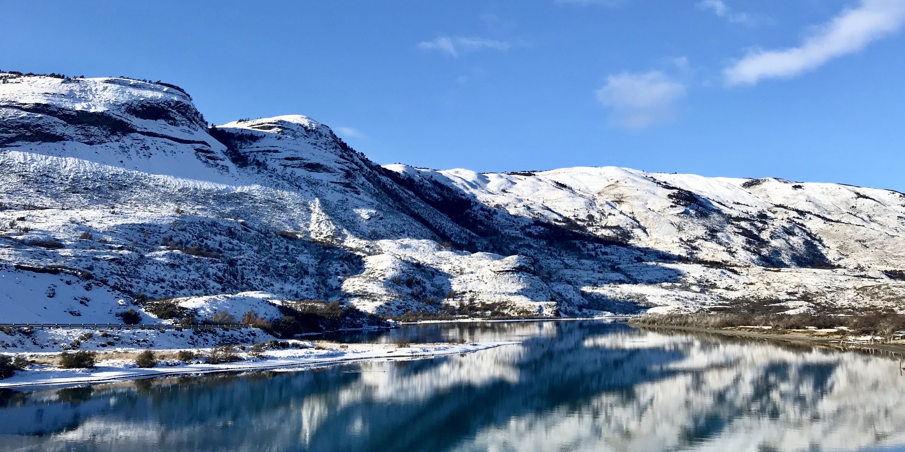 Lake Pehoé in the snow