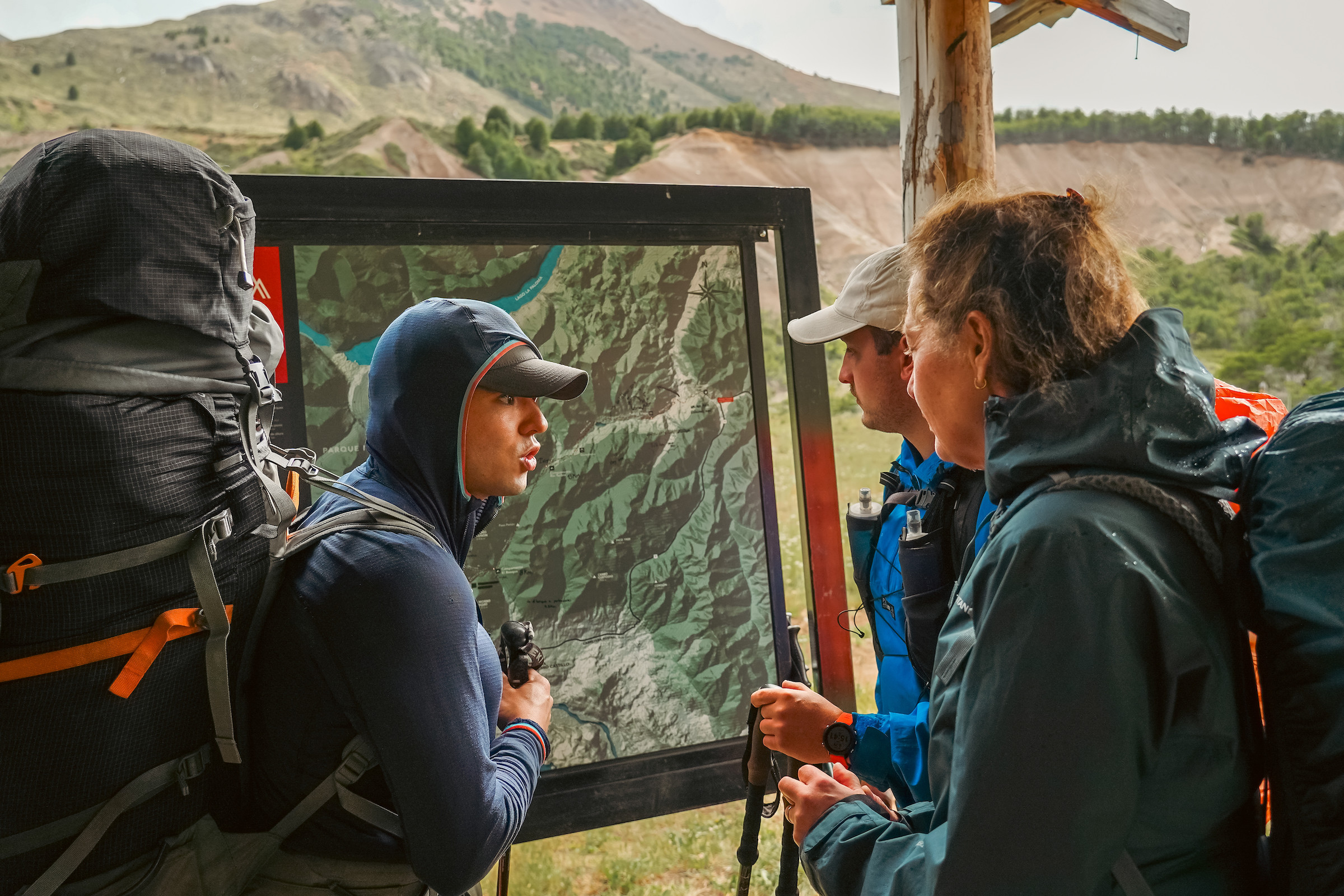 Guide with hikers in Aysen