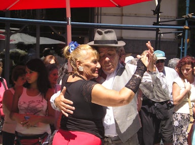Buenos Aires Tango-dancers-at-the-San-Telmo-Market