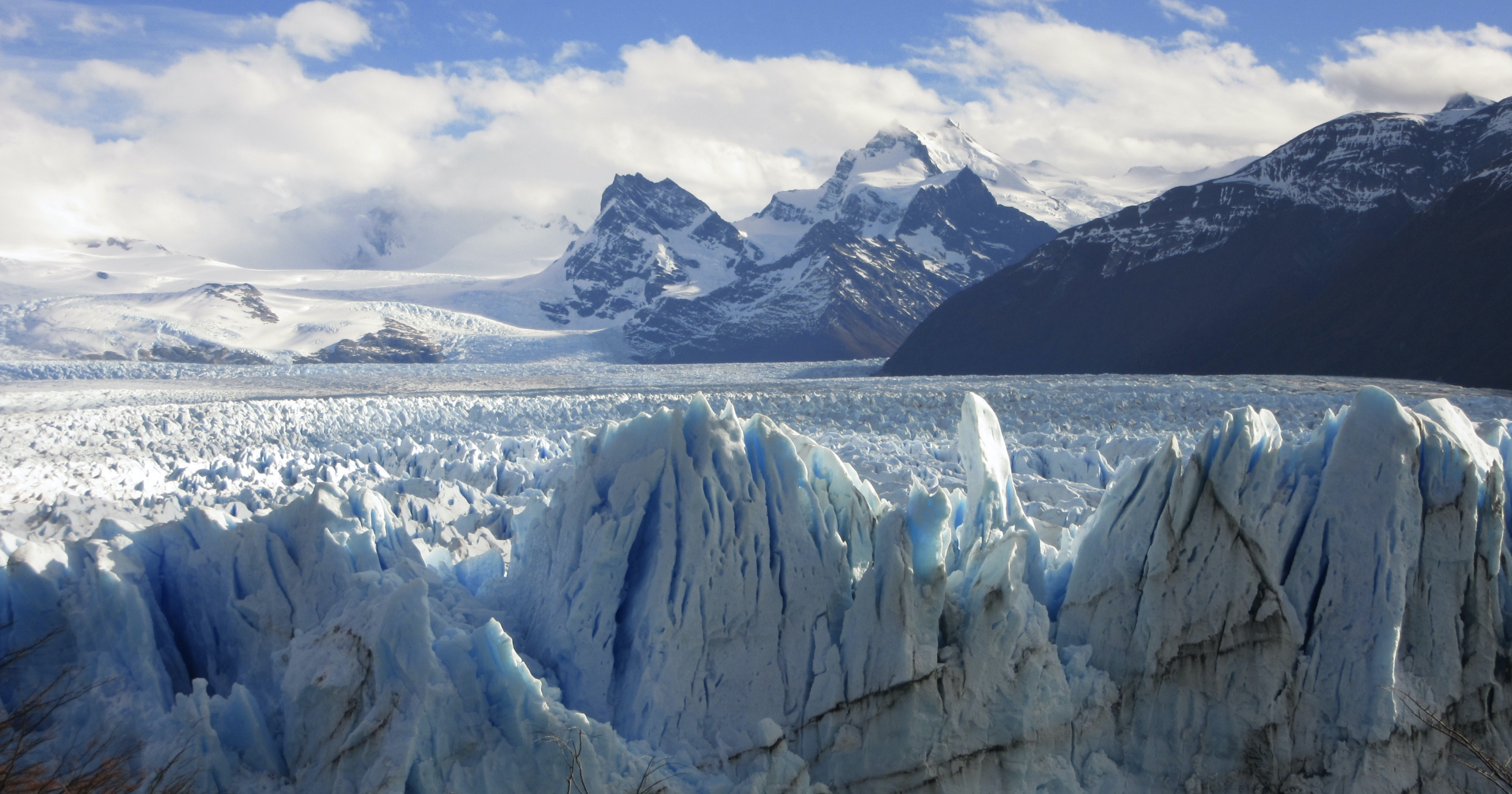 The cliffs and crevasses of Perito Moreno glacier in Los Glaciares