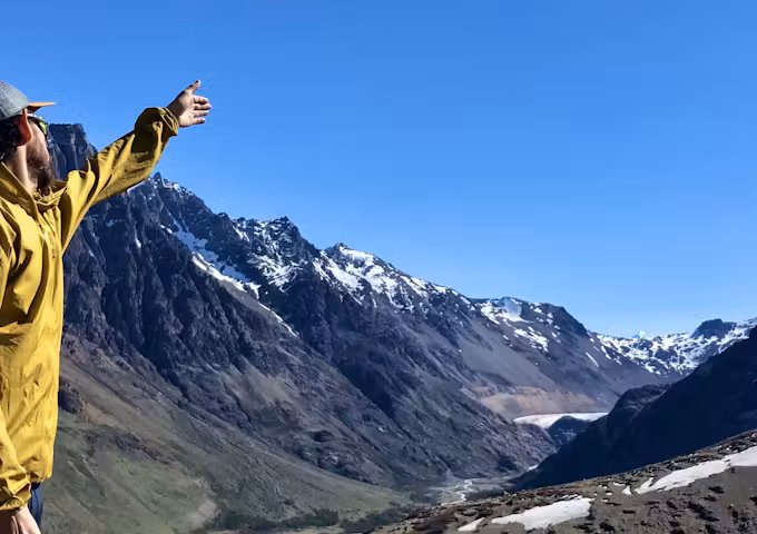 Guides points the way on the Huemul Circuit