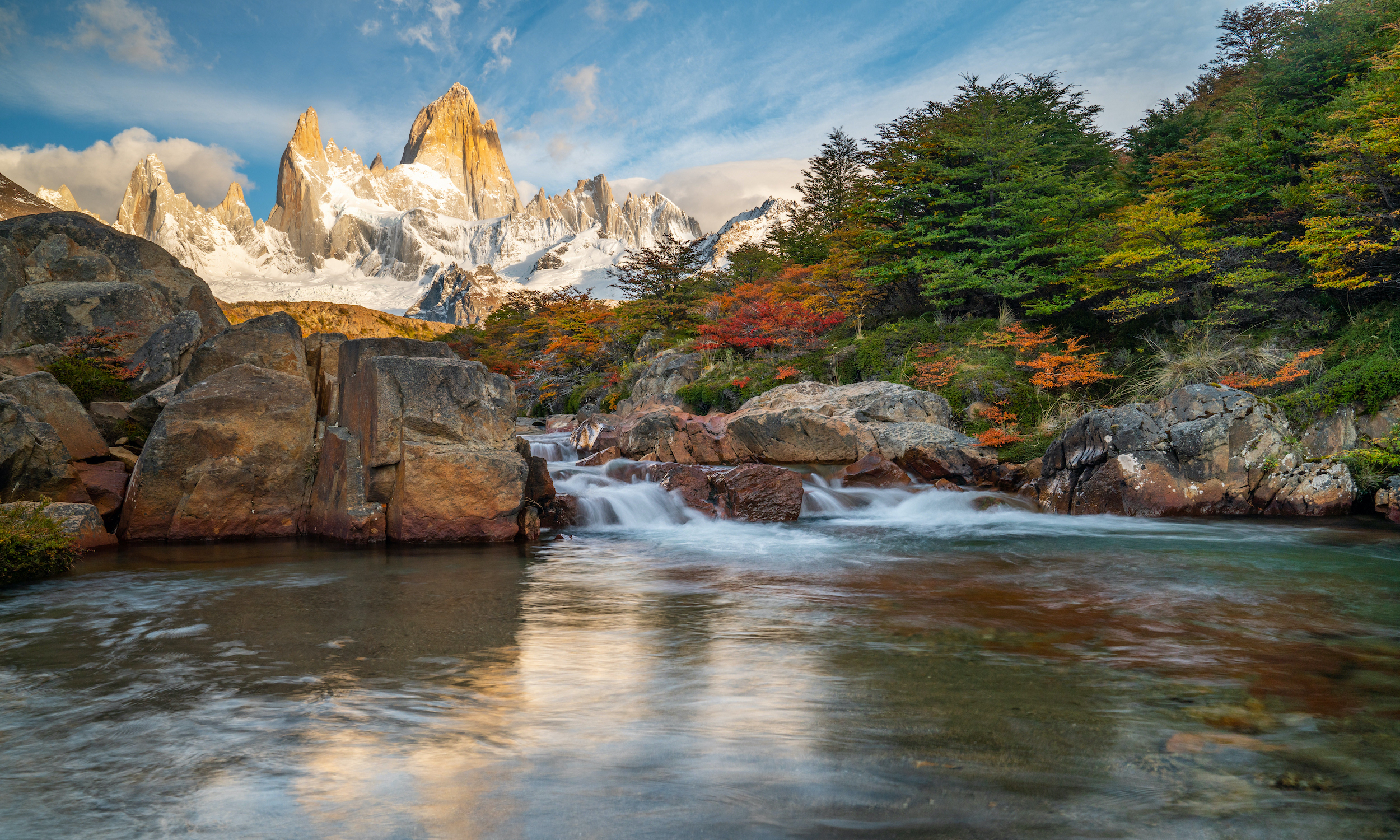 Autumn colours around Mount Fitz Roy on a day hike from El Chaltén in Los Glaciares