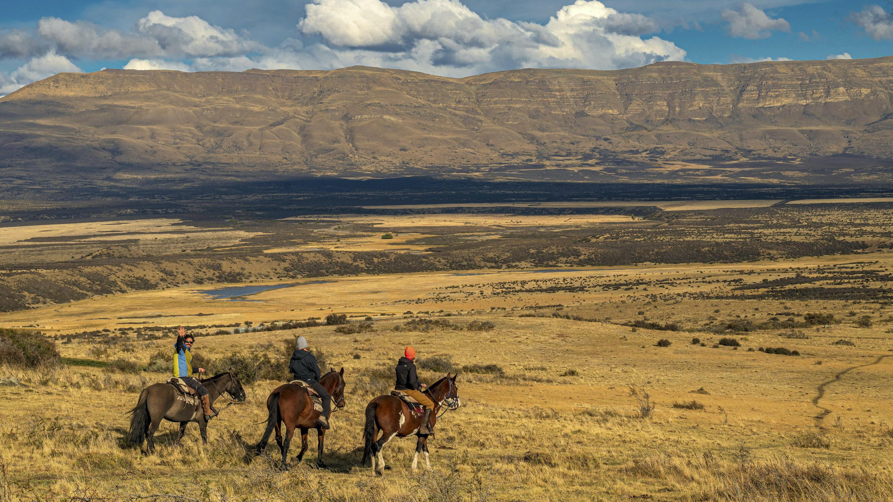 Tourists riding horses near Eolo lodge in Los Glaciares