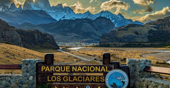 Entrance sign to Los Glaciares National Park, with view to Fitz Roy massif