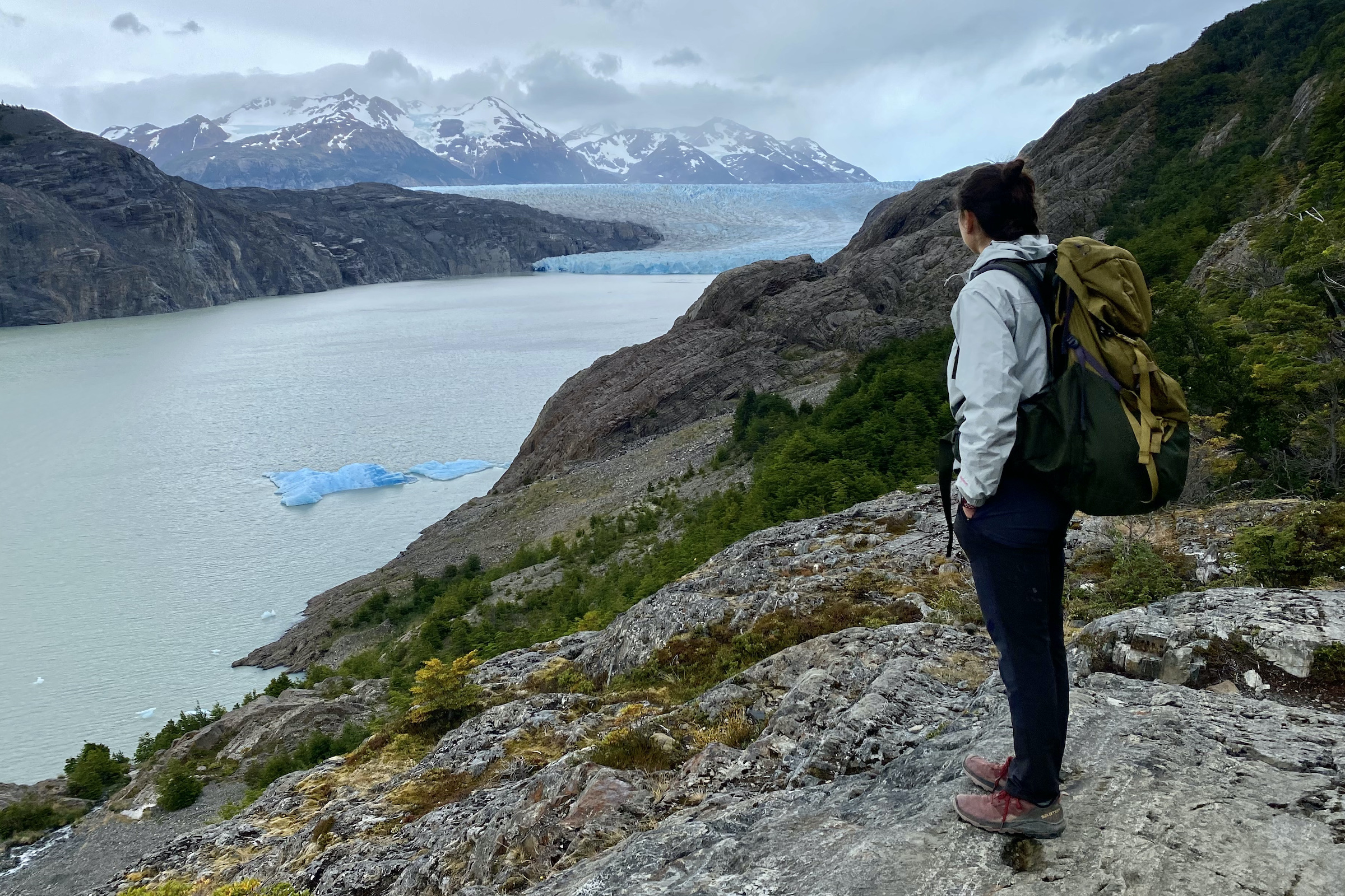 Hiker looking at Glacier Grey and Lago Grey