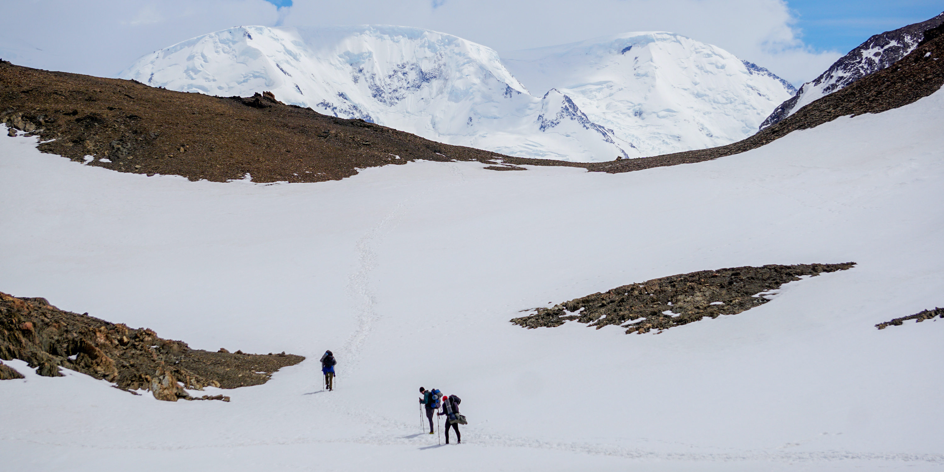 Climbing to Viento Pass on day 2 of the Huemul Circuit trek in Los Glaciares