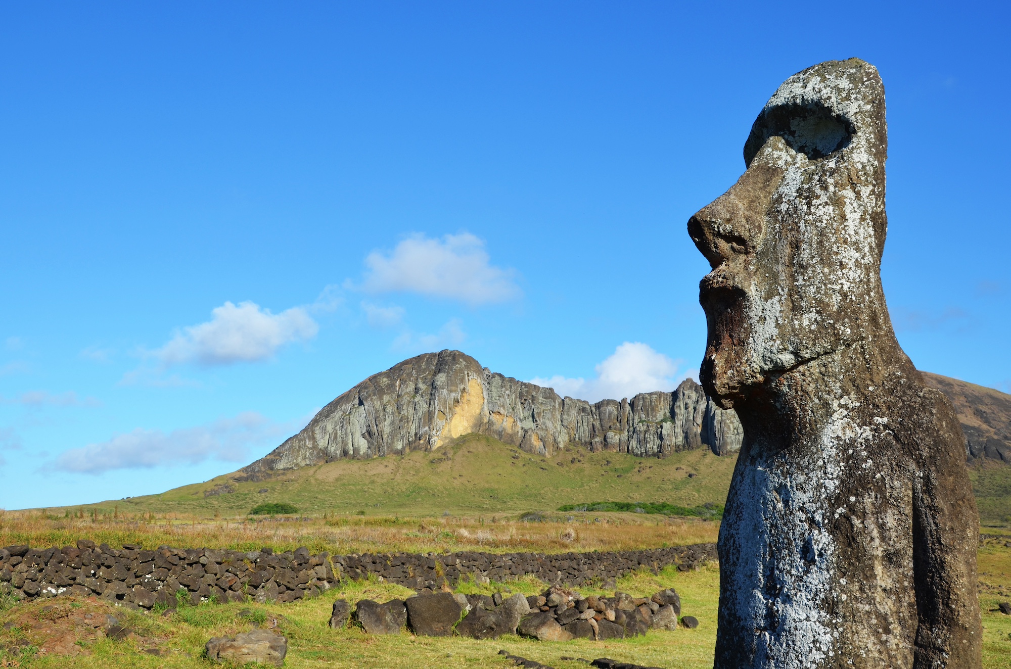 Rapa-Nui-Easter-Island-statues