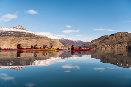 The Singular Patagonia excursions - kayak on Lake Grey