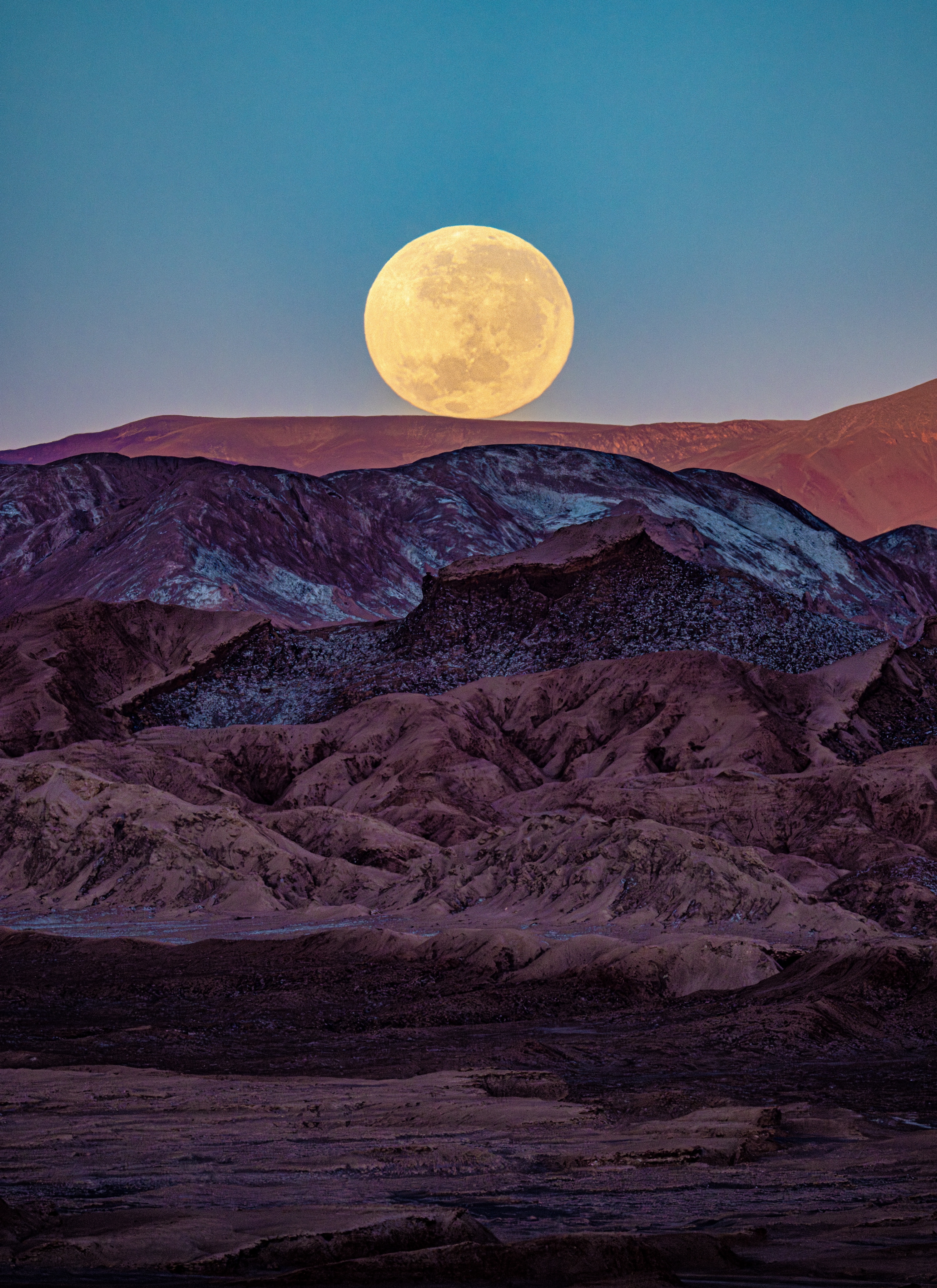 Tierra Atacama moon rising
