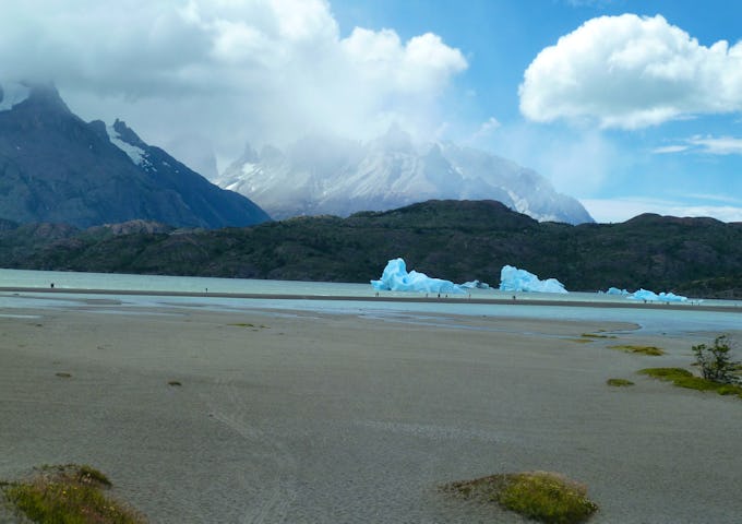 Lago Grey and Grey beach
