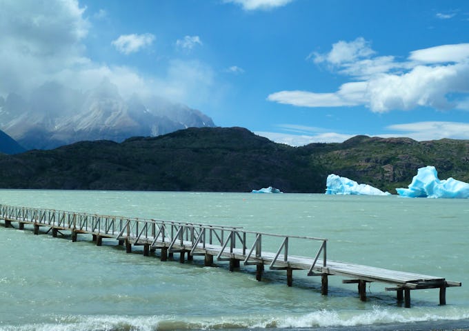 Lago Grey and Grey beach